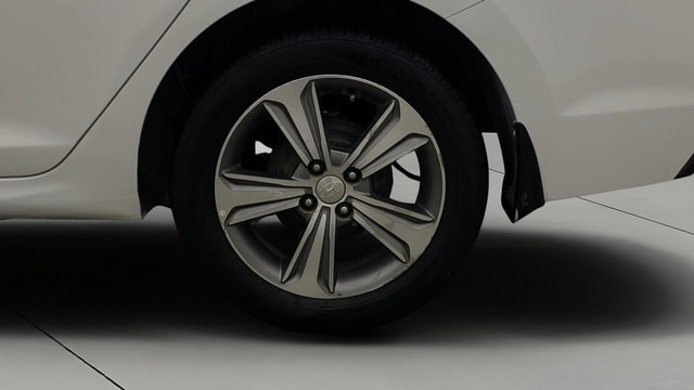View Hyundai Verna Image 8 Used Hyundai Verna Image 8