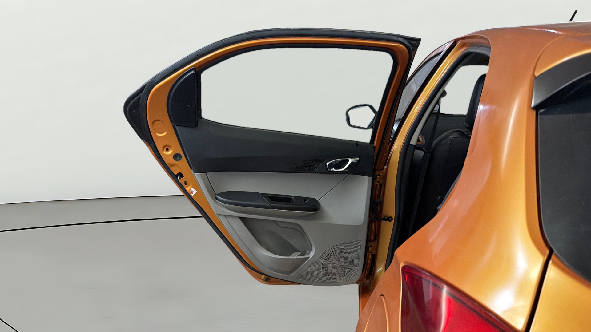 View 2019 Tata Tiago Revotorq XB Image 22 Used 2019 Tata Tiago Revotorq XB Image 22