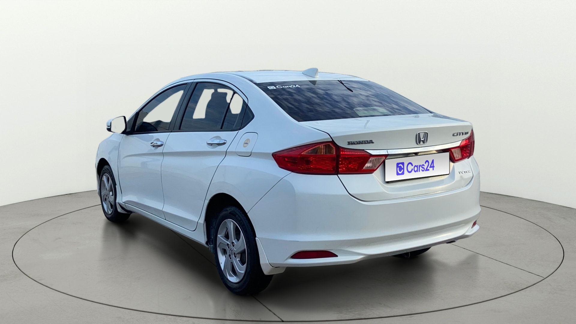 View 2016 Honda City ZX MT Diesel Anniversary Edition Image 2 Used 2016 Honda City ZX MT Diesel Anniversary Edition Image 2