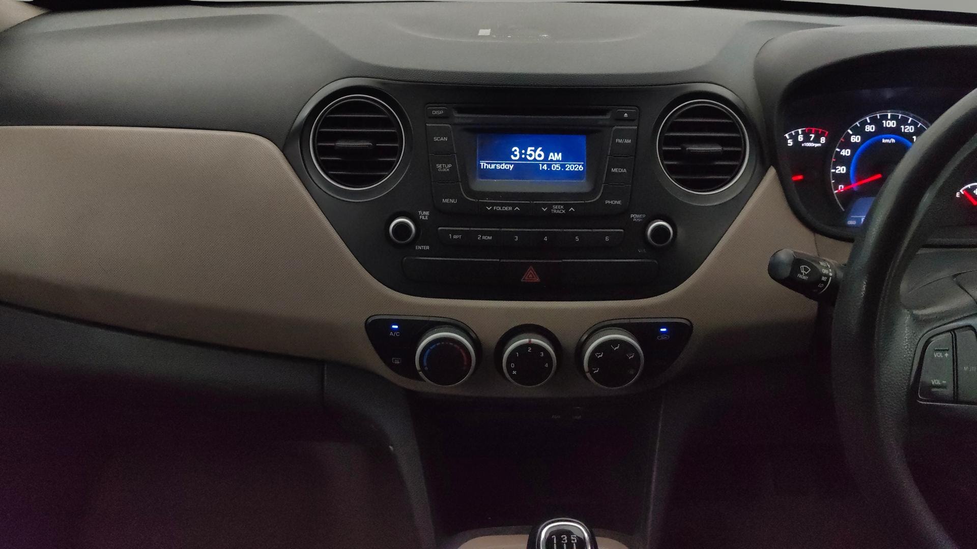 View 2015 Hyundai Grand i10 Sportz 1.2 Kappa Image 17 Used 2015 Hyundai Grand i10 Sportz 1.2 Kappa Image 17