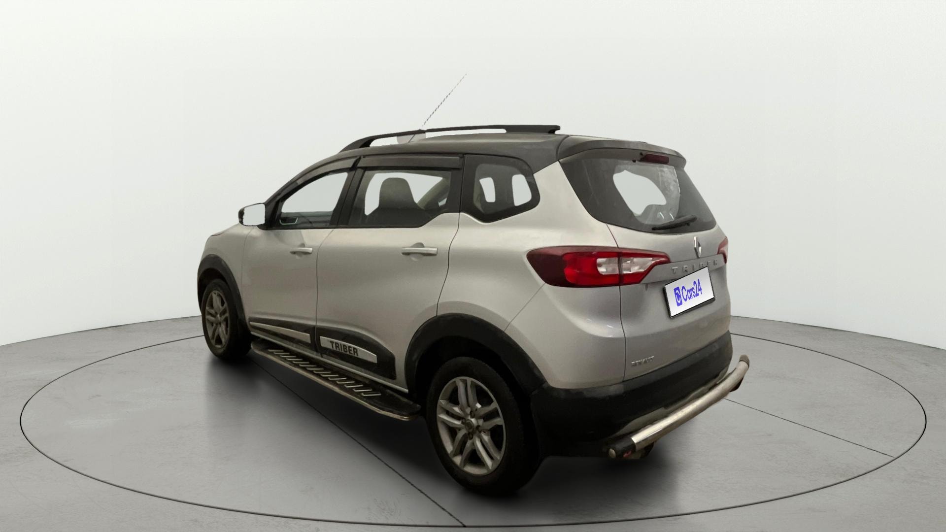 View 2025 Renault Triber RXT Image 2 Used 2025 Renault Triber RXT Image 2