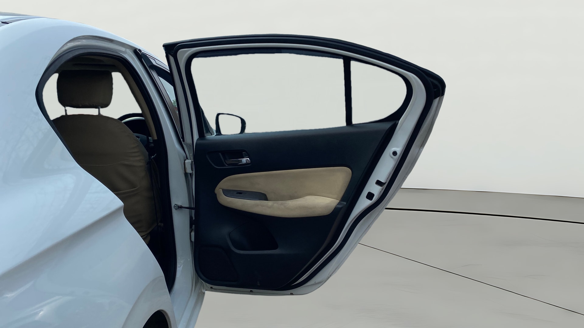 View 2022 Honda City ZX MT Diesel Anniversary Edition Image 8 Used 2022 Honda City ZX MT Diesel Anniversary Edition Image 8