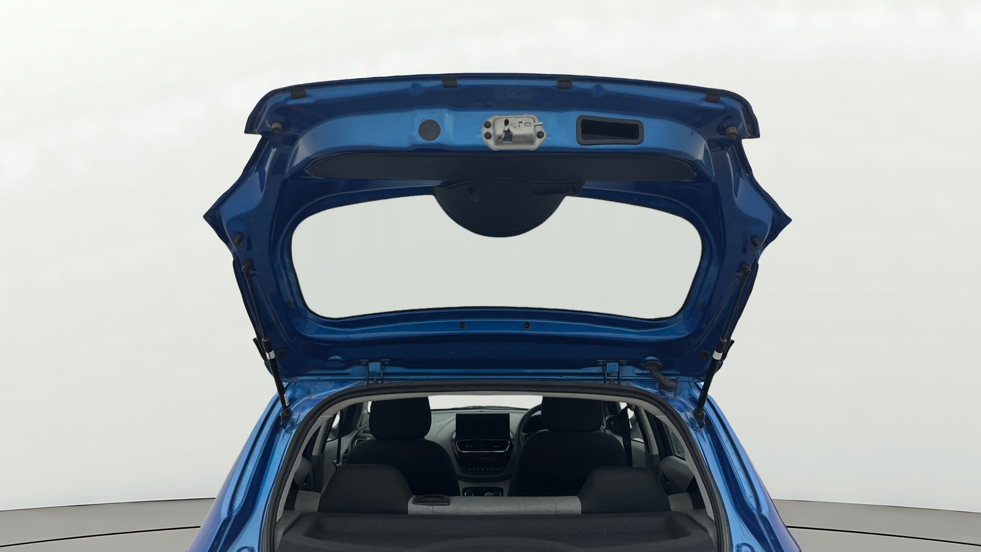 View 2025 Tata Tiago Revotorq XB Image 16 Used 2025 Tata Tiago Revotorq XB Image 16