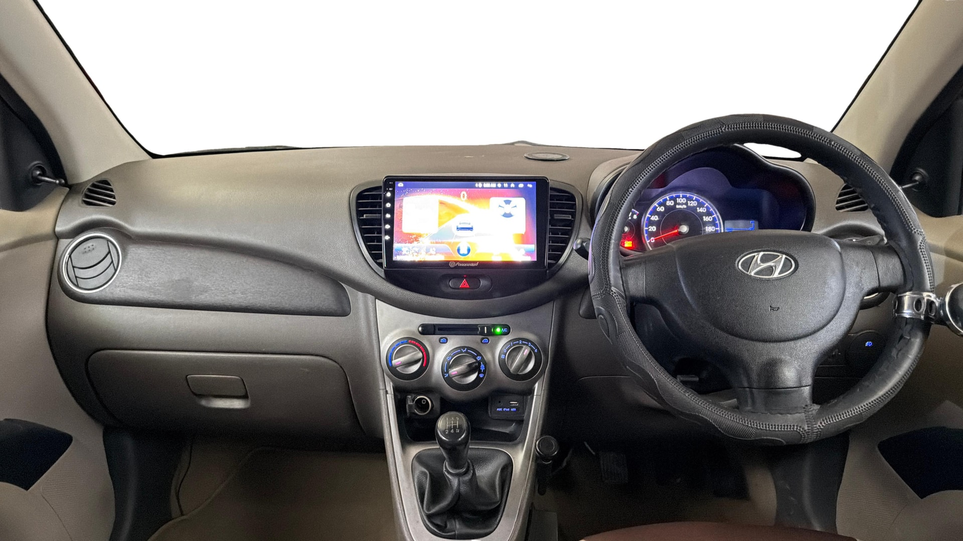 View 2015 Hyundai Grand i10 1.2 Sportz(O) Petrol Image 29 Used 2015 Hyundai Grand i10 1.2 Sportz(O) Petrol Image 29