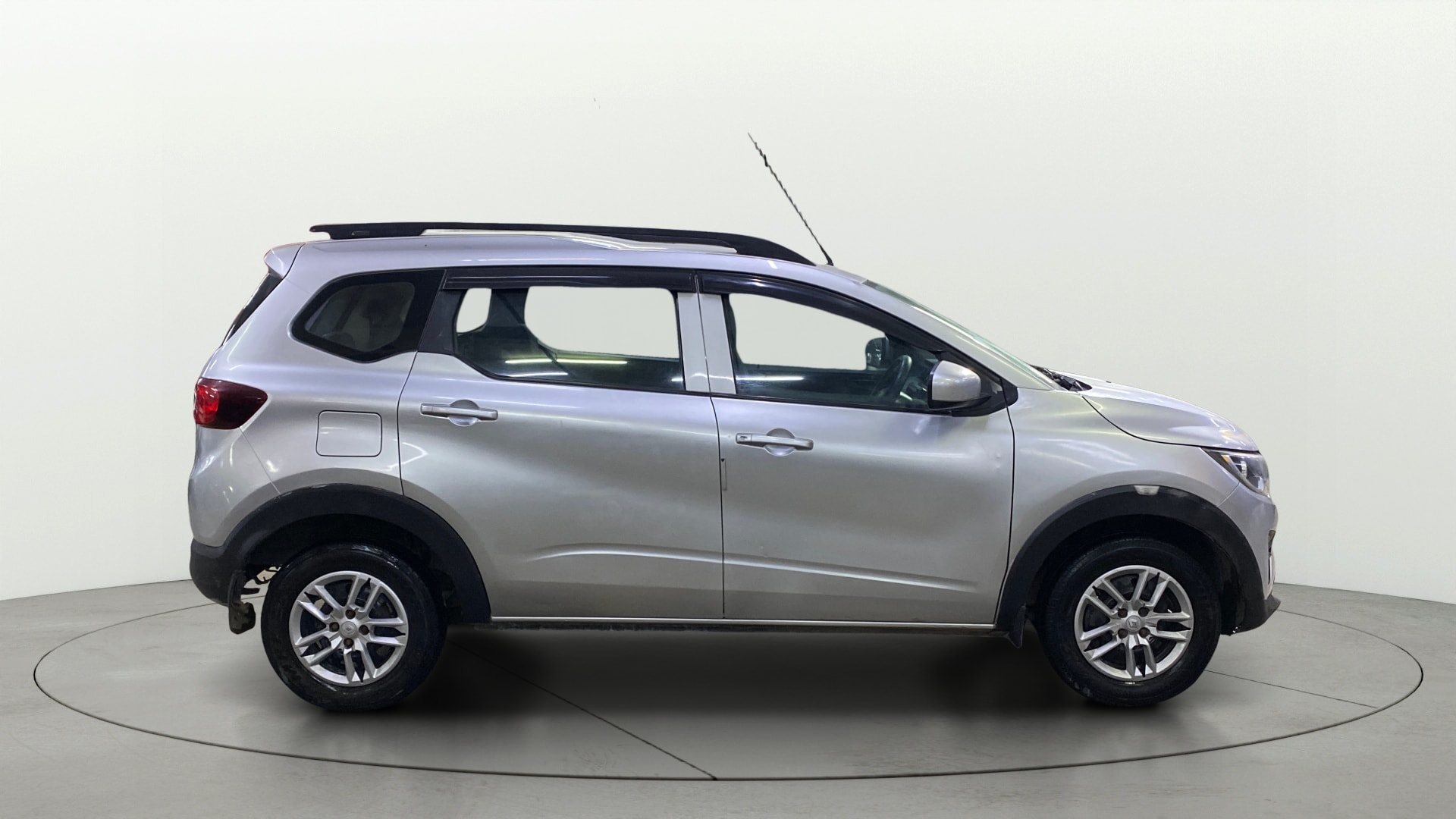 View 2021 Renault Triber RXE Image 29 Used 2021 Renault Triber RXE Image 29