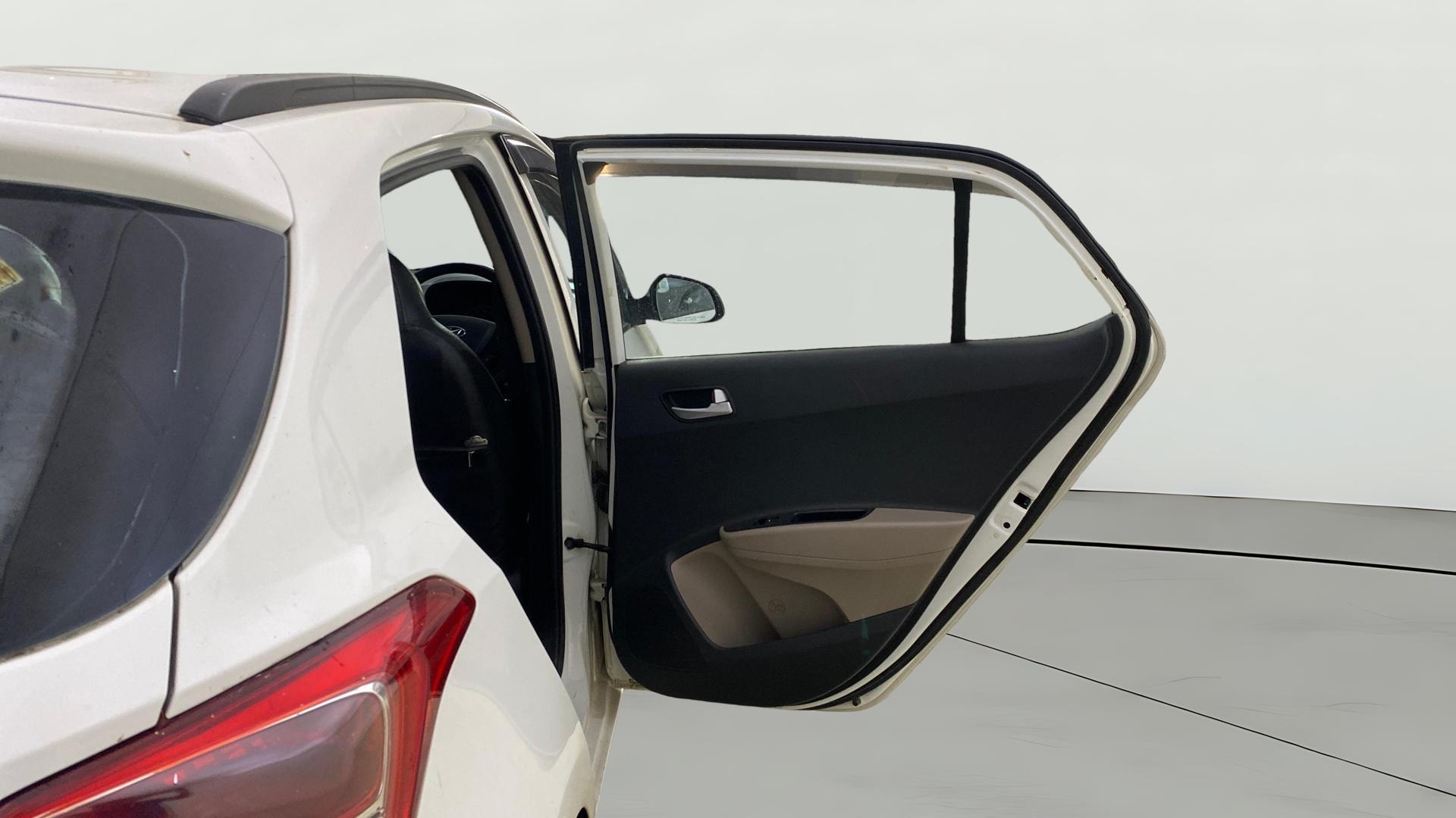 View 2016 Hyundai Grand i10 Sportz 1.2 Kappa Image 7 Used 2016 Hyundai Grand i10 Sportz 1.2 Kappa Image 7