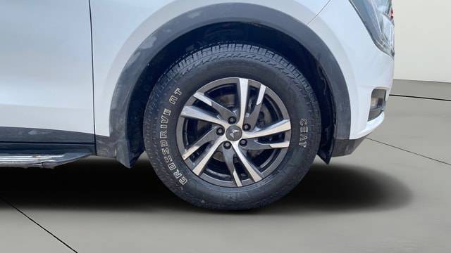 View Mahindra XUV700 Image 41 Used Mahindra XUV700 Image 41