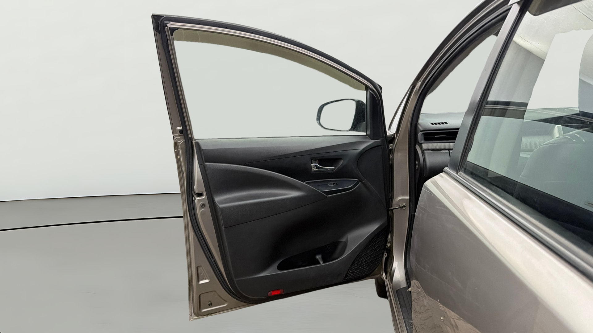 View 2019 Toyota Innova Crysta 2.4 G MT 7-Seater BS IV Image 32 Used 2019 Toyota Innova Crysta 2.4 G MT 7-Seater BS IV Image 32