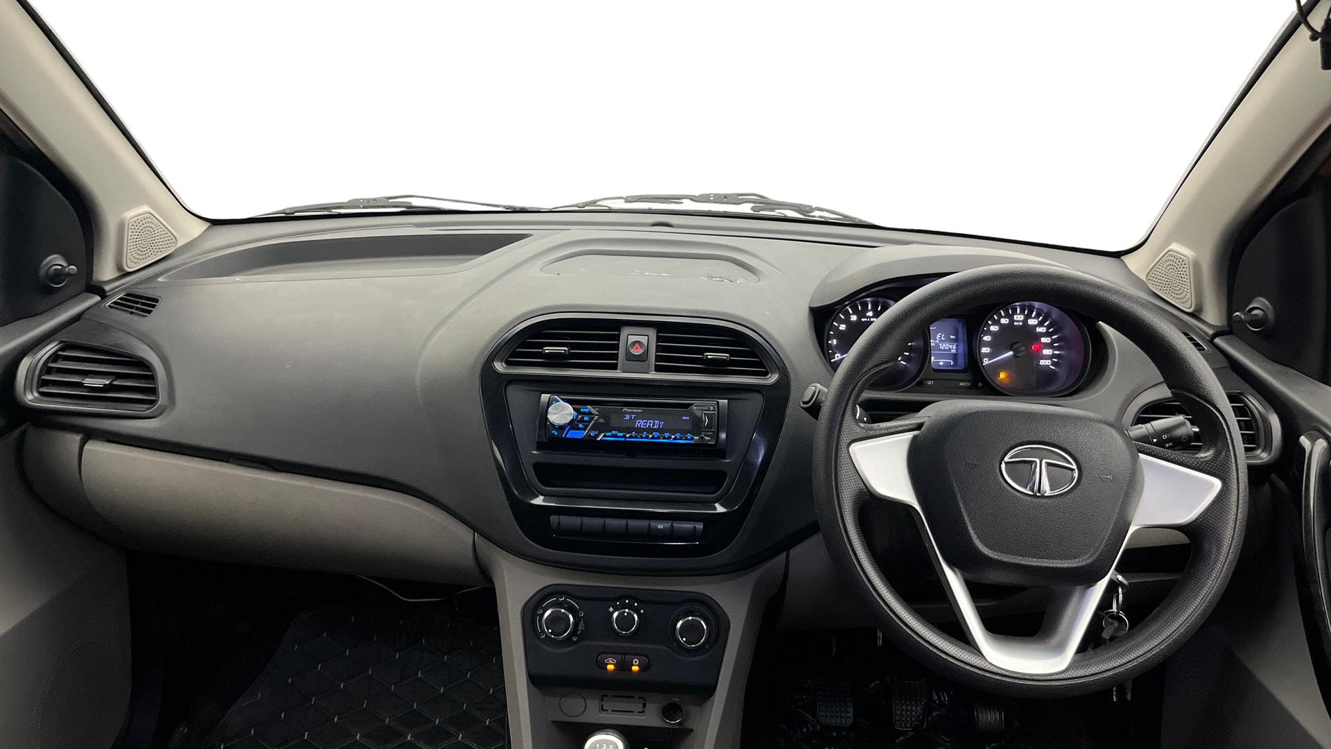 View 2017 Tata Tiago Revotorq XB Image 15 Used 2017 Tata Tiago Revotorq XB Image 15