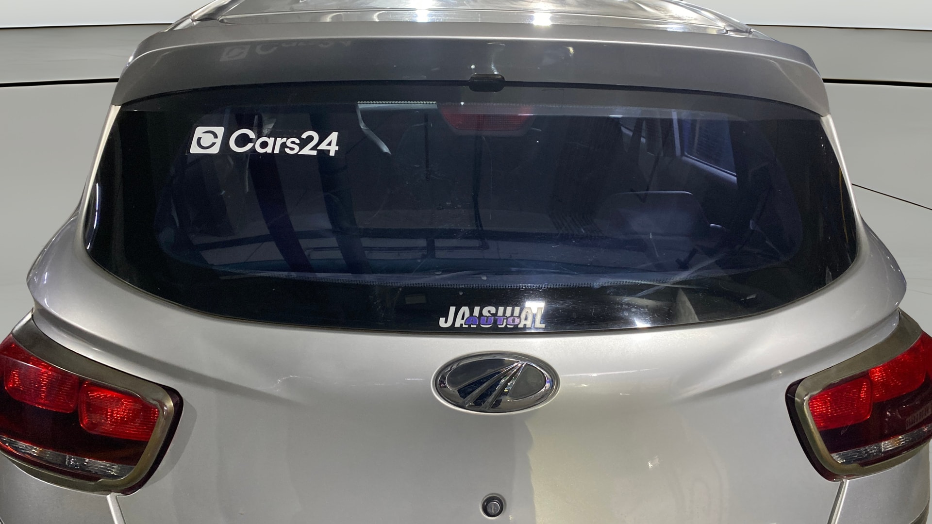 View 2016 Mahindra KUV100 K4 Plus Petrol 6 Seater BS IV Image 4 Used 2016 Mahindra KUV100 K4 Plus Petrol 6 Seater BS IV Image 4