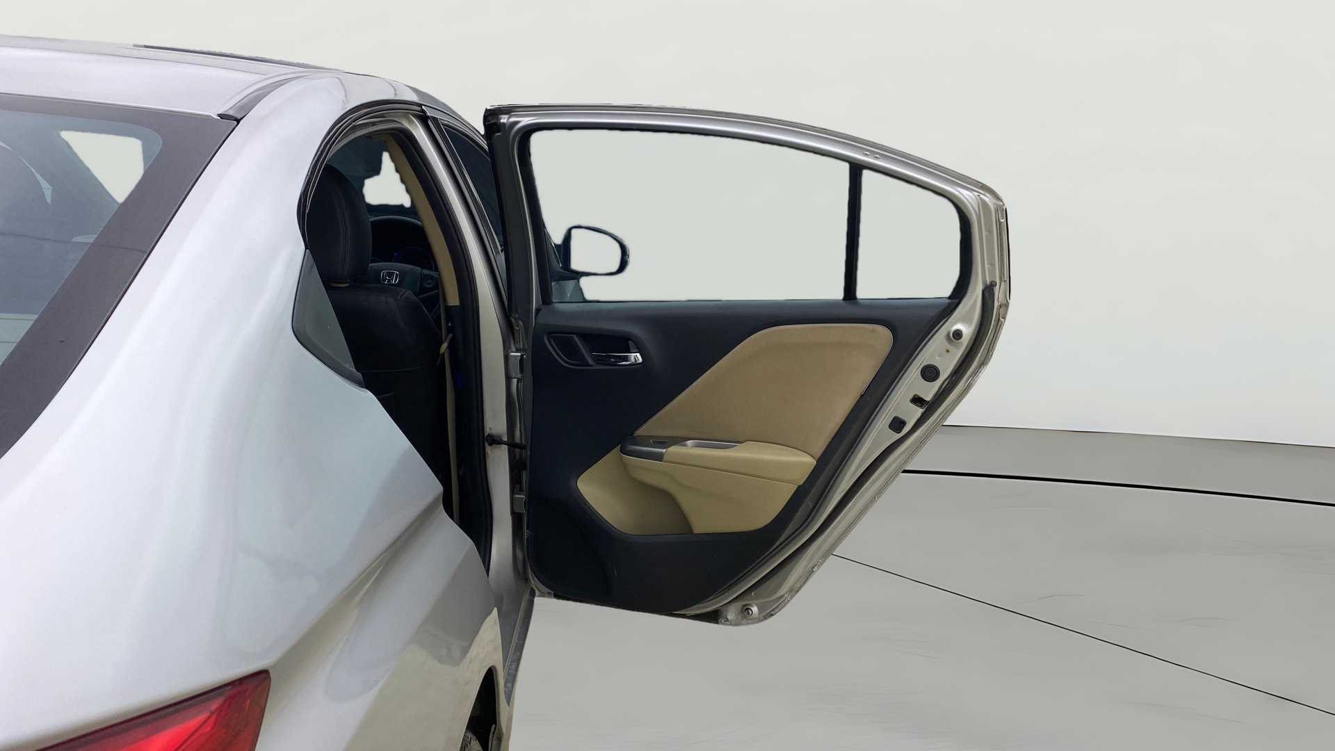 View 2015 Honda City ZX MT Diesel Anniversary Edition Image 8 Used 2015 Honda City ZX MT Diesel Anniversary Edition Image 8