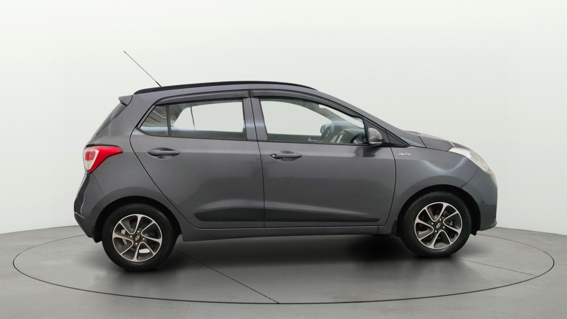 View 2018 Hyundai Grand i10 1.2 Sportz AT Petrol Image 8 Used 2018 Hyundai Grand i10 1.2 Sportz AT Petrol Image 8