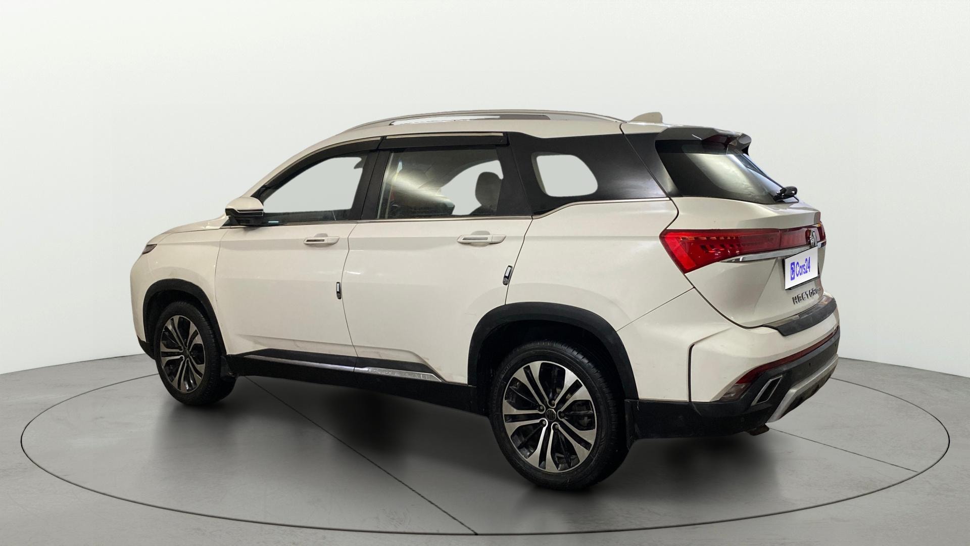 View 2023 MG Hector Plus Sharp Pro 7 Seater Petrol Image 2 Used 2023 MG Hector Plus Sharp Pro 7 Seater Petrol Image 2