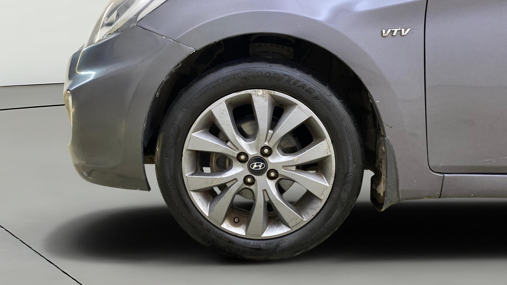 View 2014 Hyundai Fluidic Verna 1.6 VTVT SX AT Image 28 Used 2014 Hyundai Fluidic Verna 1.6 VTVT SX AT Image 28