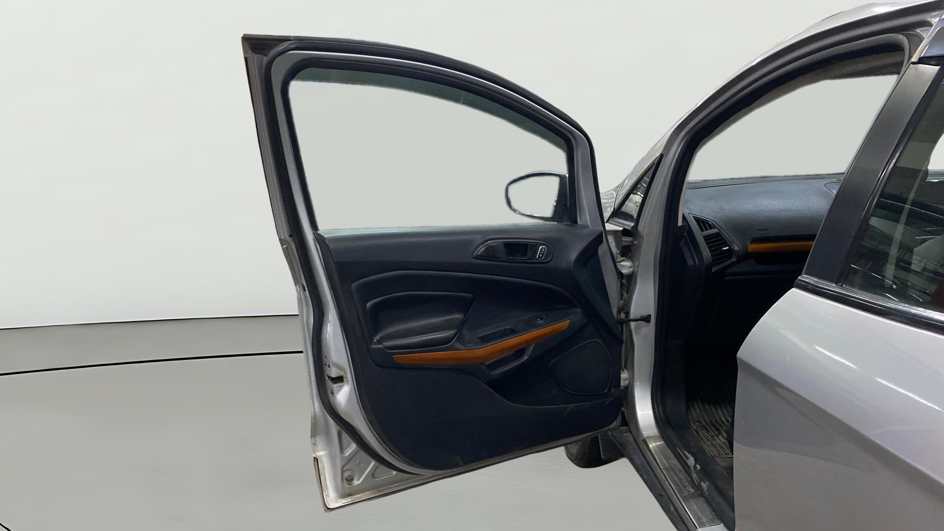View 2019 Ford EcoSport 1.5 TDCi Diesel Ambiente BS IV Image 32 Used 2019 Ford EcoSport 1.5 TDCi Diesel Ambiente BS IV Image 32