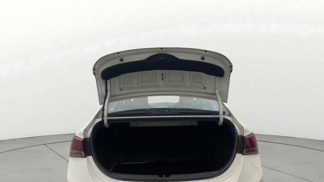 View Hyundai Verna Image 41 Used Hyundai Verna Image 41