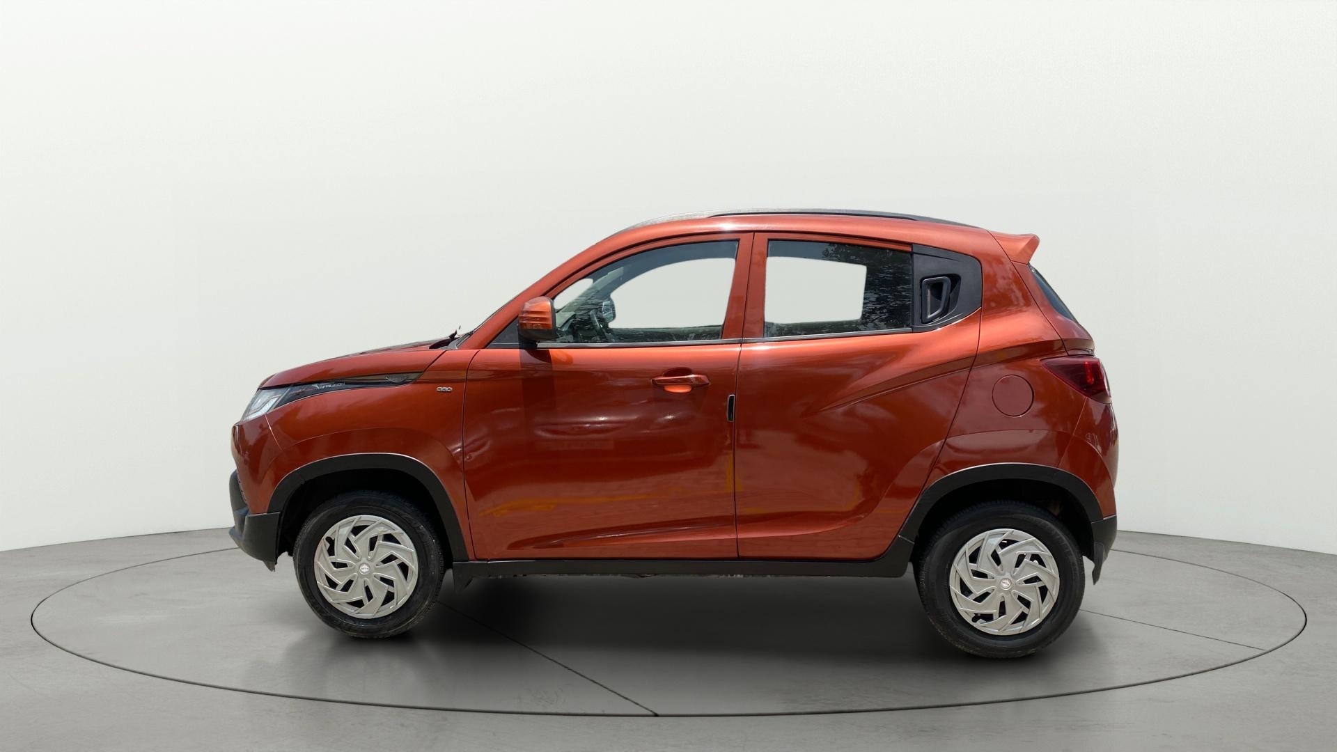View 2017 Mahindra KUV100 K4 Plus Petrol 6 Seater BS IV Image 5 Used 2017 Mahindra KUV100 K4 Plus Petrol 6 Seater BS IV Image 5