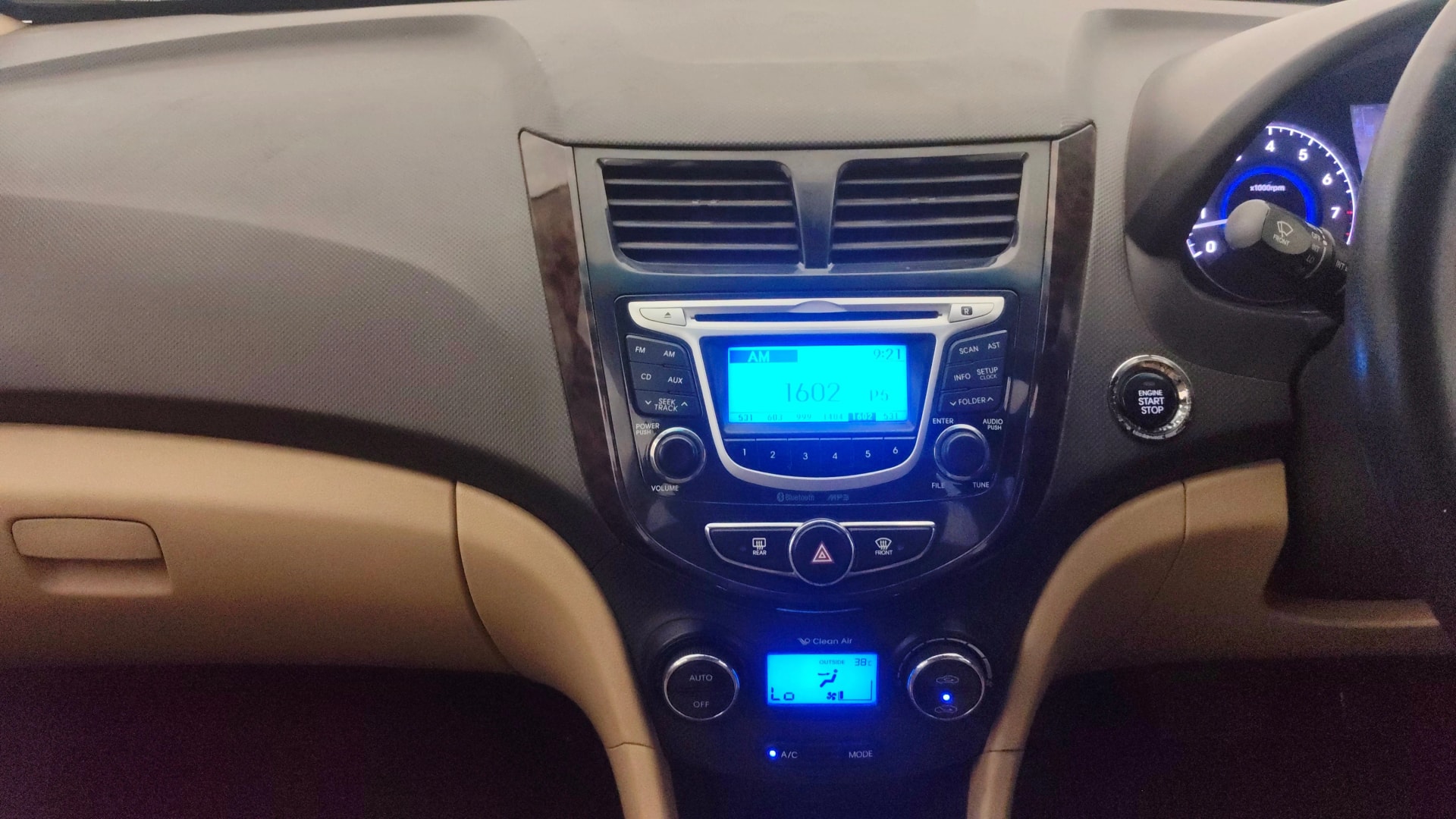 View 2013 Hyundai Fluidic Verna 1.6 VTVT SX AT Image 17 Used 2013 Hyundai Fluidic Verna 1.6 VTVT SX AT Image 17