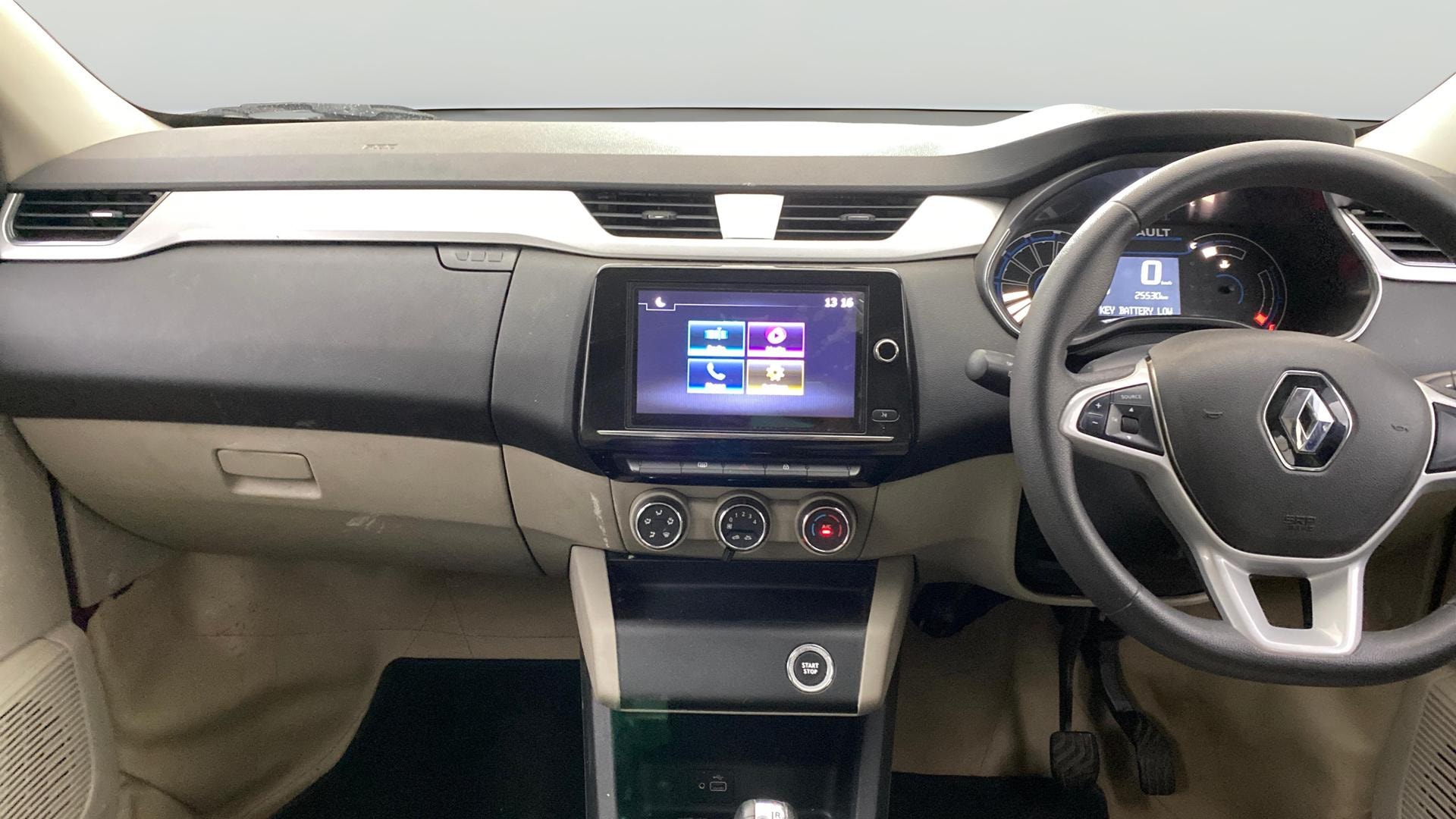 View 2022 Renault Triber RXZ AMT Image 18 Used 2022 Renault Triber RXZ AMT Image 18
