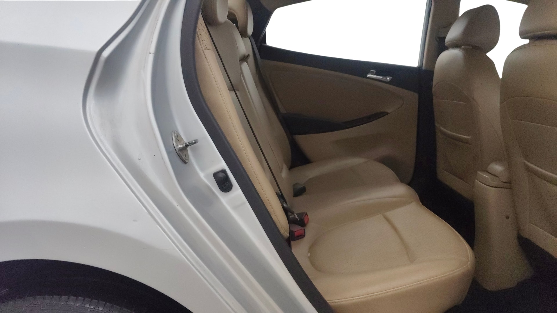 View 2013 Hyundai Fluidic Verna 1.6 VTVT SX AT Image 29 Used 2013 Hyundai Fluidic Verna 1.6 VTVT SX AT Image 29