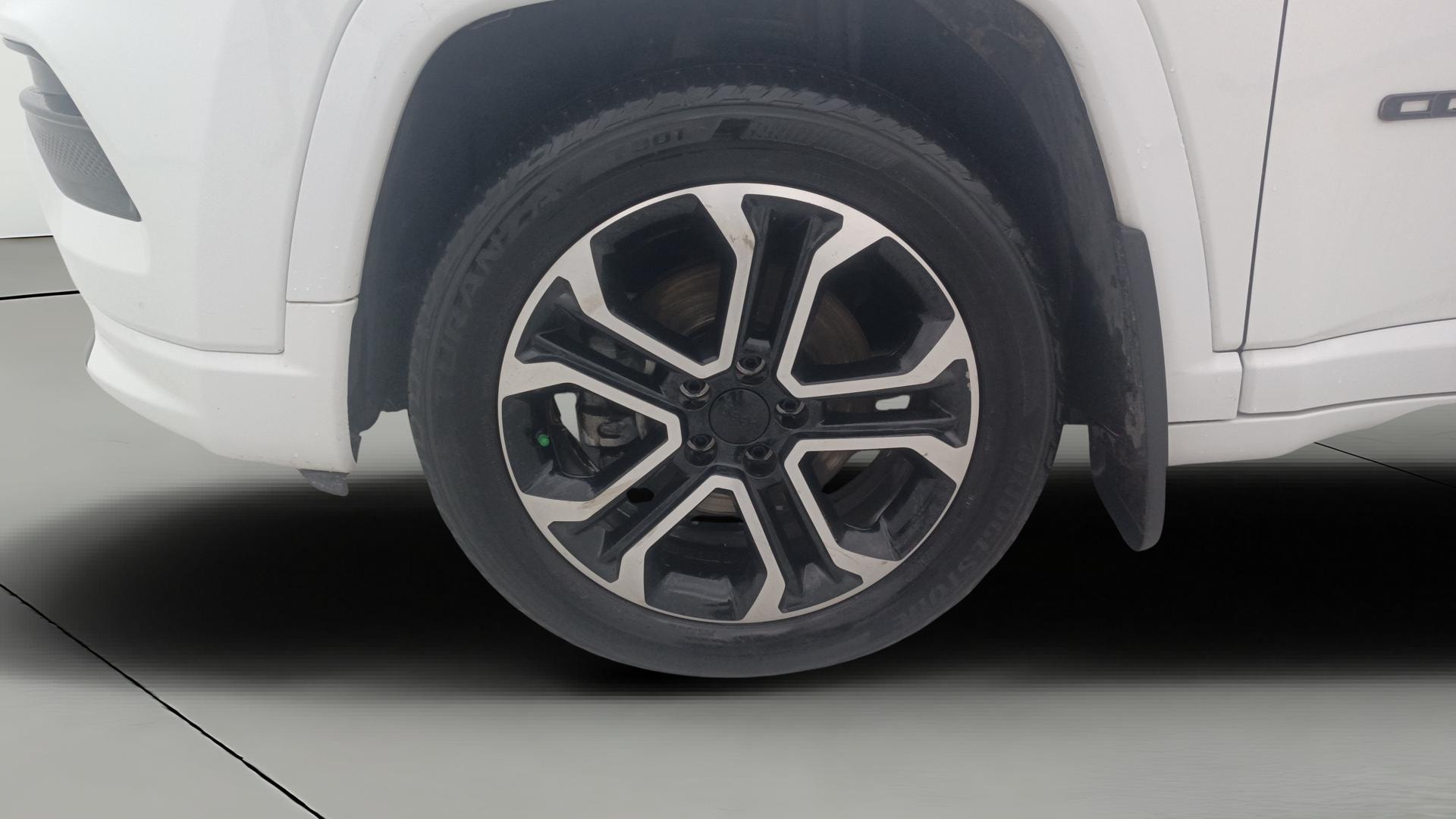 View 2023 Jeep Compass Limited 1.4 Multi AIR Petrol DDCT AT BS IV Image 29 Used 2023 Jeep Compass Limited 1.4 Multi AIR Petrol DDCT AT BS IV Image 29