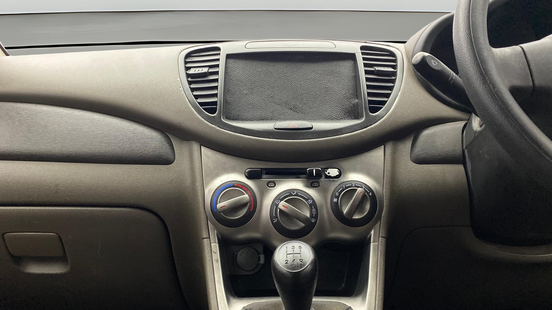 View 2013 Hyundai i10 1.1 Era Image 30 Used 2013 Hyundai i10 1.1 Era Image 30