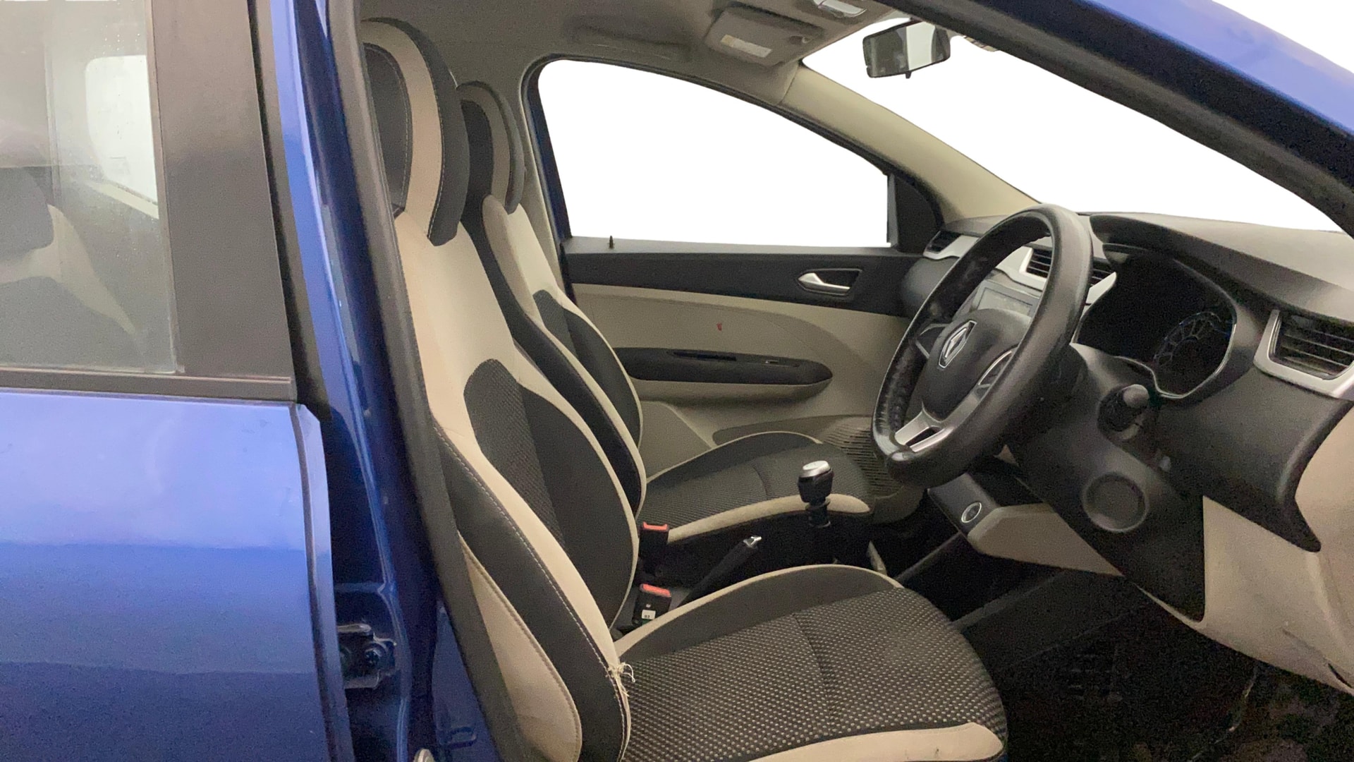 View 2020 Renault Triber RXZ Image 18 Used 2020 Renault Triber RXZ Image 18
