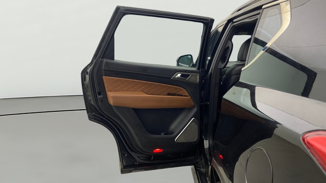 View Mahindra Alturas G4 Image 23 Used Mahindra Alturas G4 Image 23
