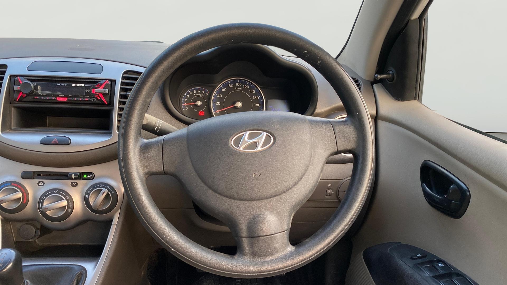 View 2015 Hyundai i10 1.1 Magna Image 14 Used 2015 Hyundai i10 1.1 Magna Image 14