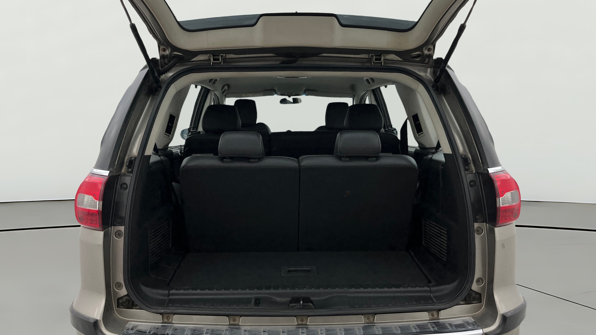 View 2019 Tata Hexa XTA 4X2 Image 39 Used 2019 Tata Hexa XTA 4X2 Image 39