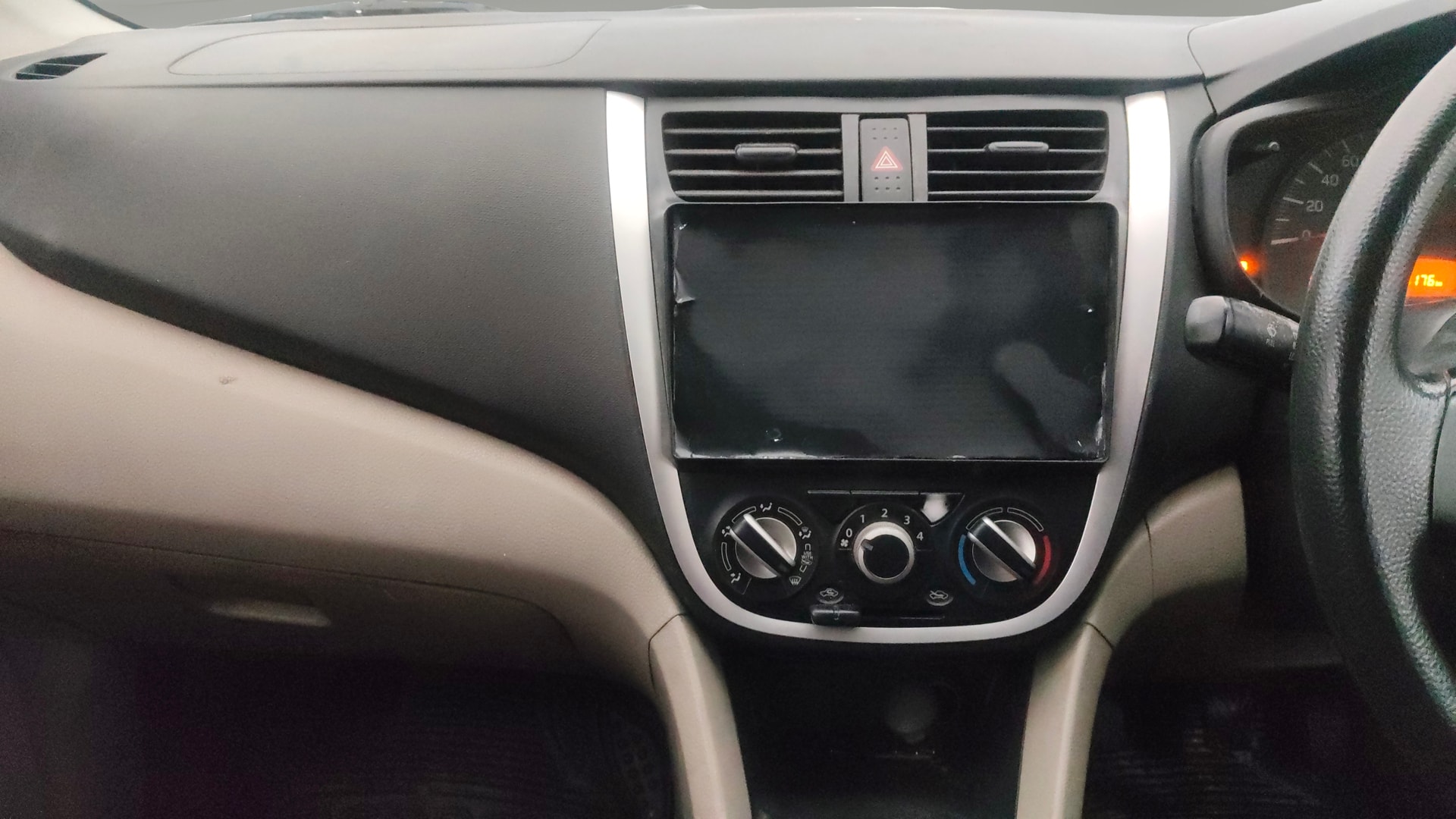 View 2014 Maruti Suzuki 1000 Base Variant Image 17 Used 2014 Maruti Suzuki 1000 Base Variant Image 17