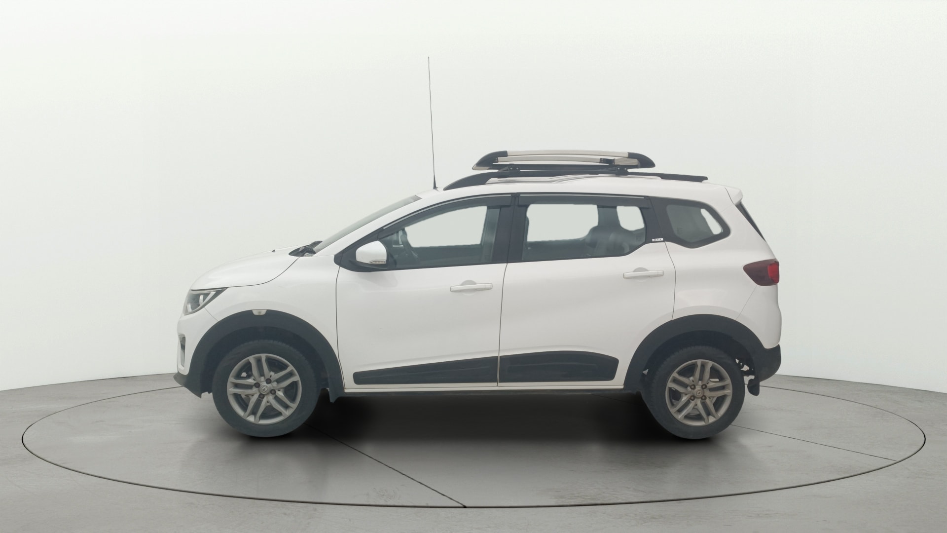 View 2020 Renault Triber RXZ AMT Image 27 Used 2020 Renault Triber RXZ AMT Image 27