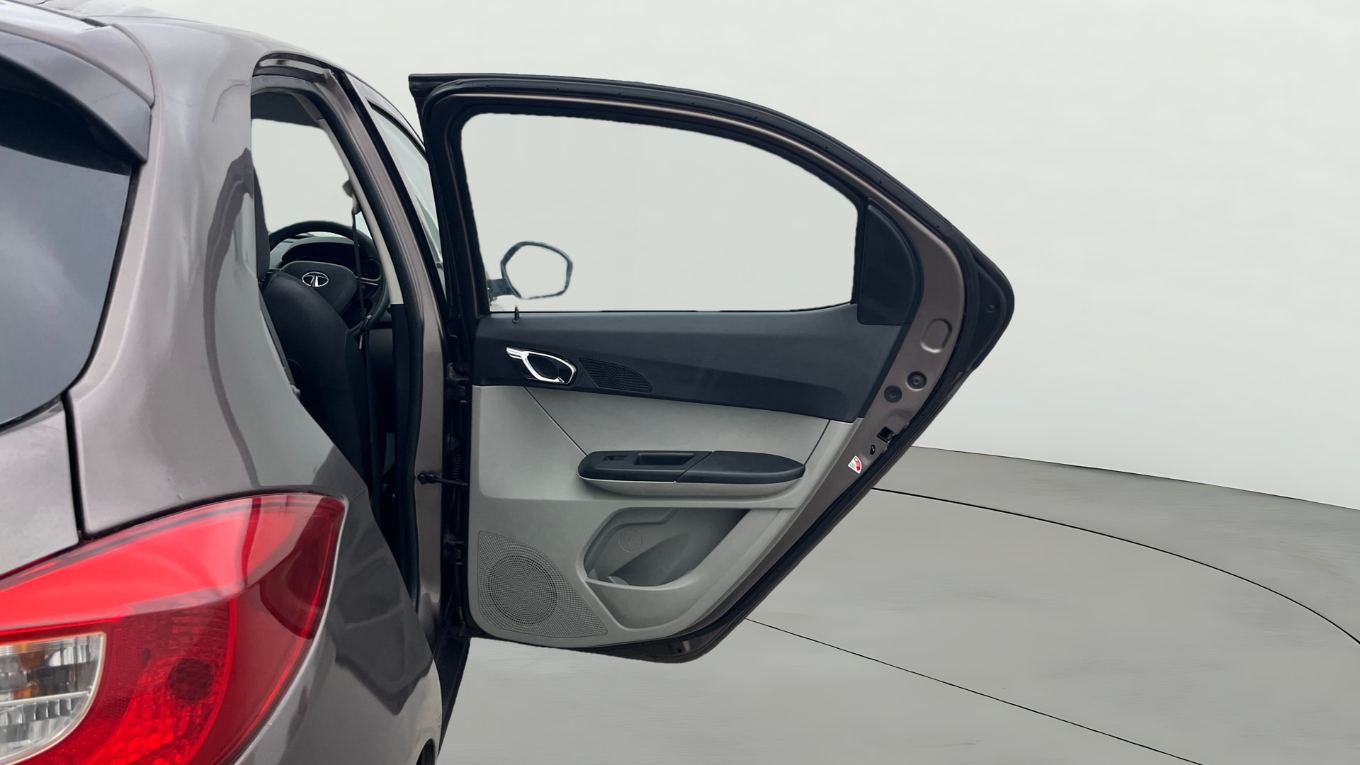 View 2019 Tata Tiago Revotorq XB Image 7 Used 2019 Tata Tiago Revotorq XB Image 7