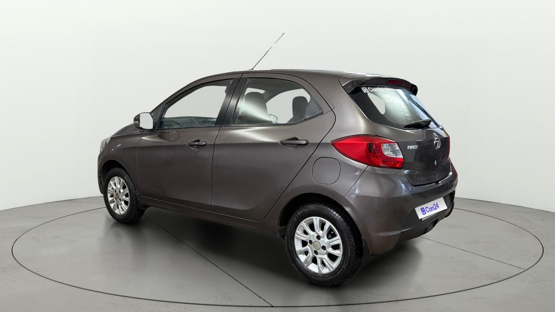 View 2016 Tata Tiago Revotorq XB Image 2 Used 2016 Tata Tiago Revotorq XB Image 2