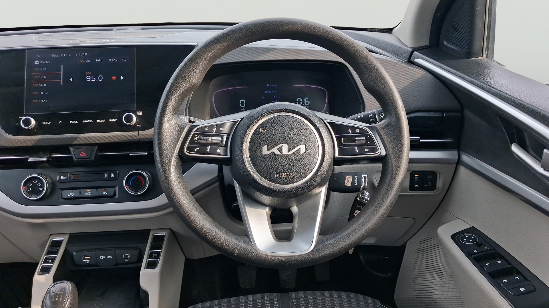 Used 2023 Kia Carens Used 2023 Kia Carens