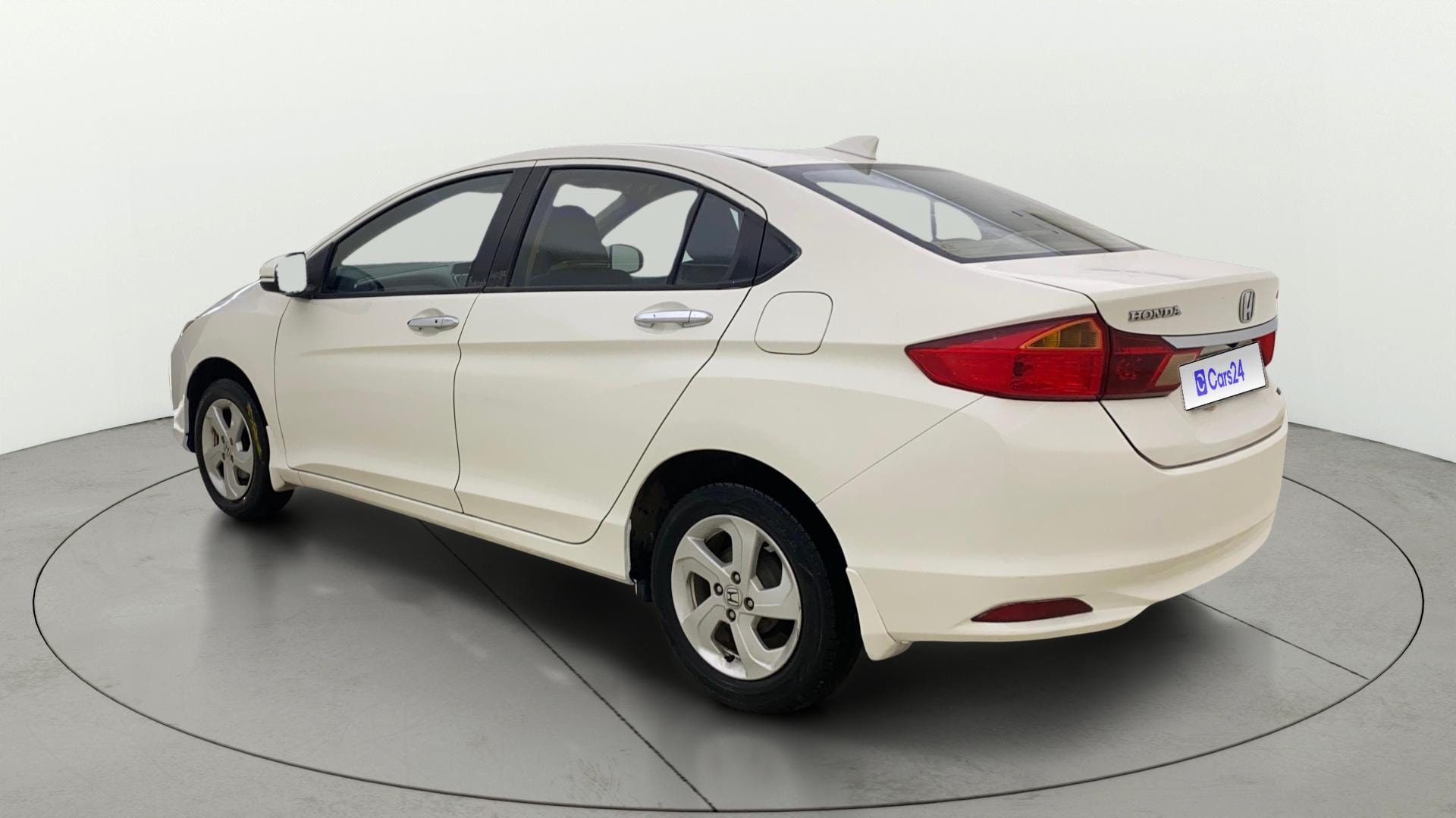 View 2015 Honda City ZX MT Diesel Anniversary Edition Image 2 Used 2015 Honda City ZX MT Diesel Anniversary Edition Image 2