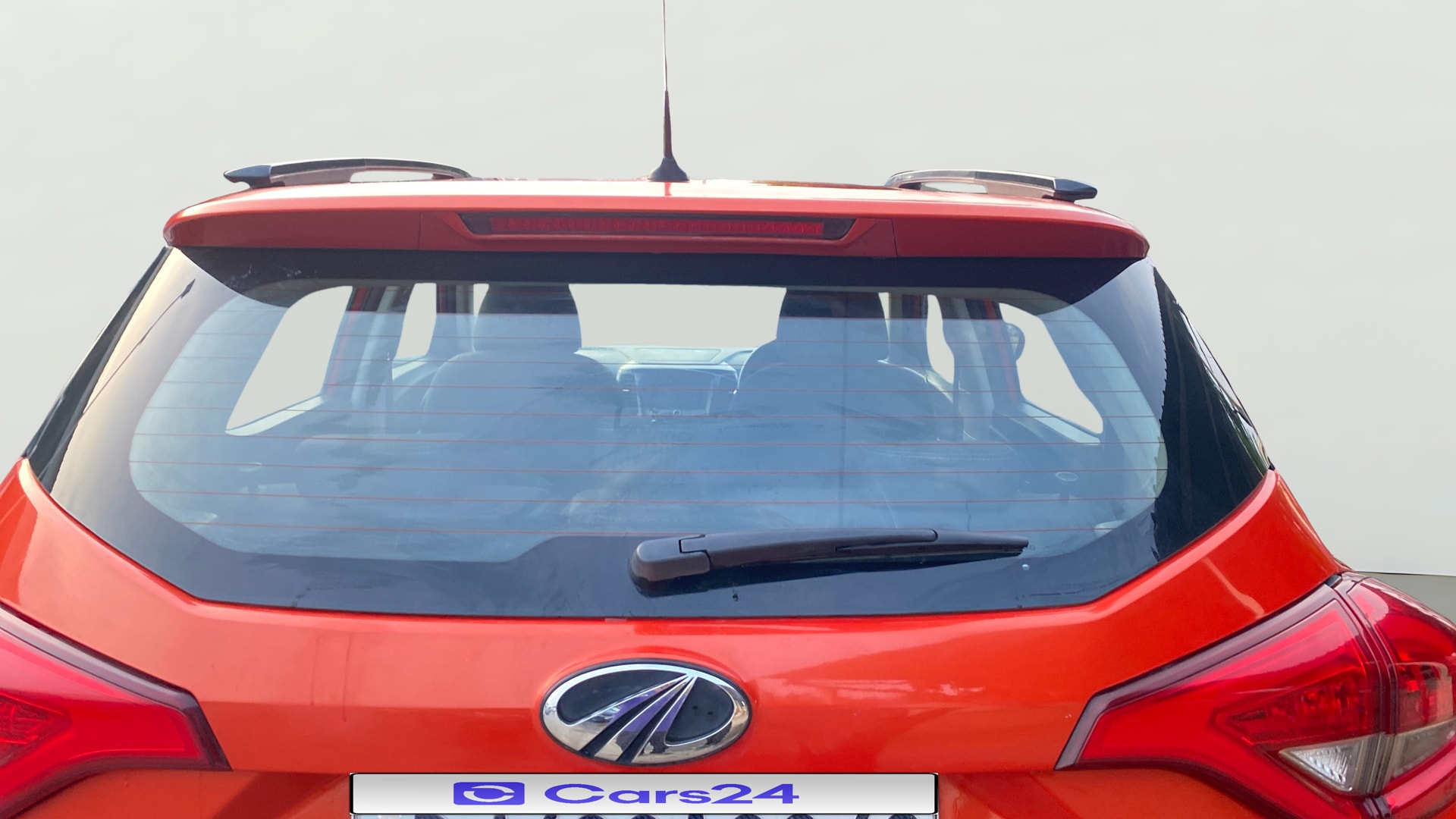 View 2019 Mahindra XUV300 W4 Petrol BS IV Image 5 Used 2019 Mahindra XUV300 W4 Petrol BS IV Image 5