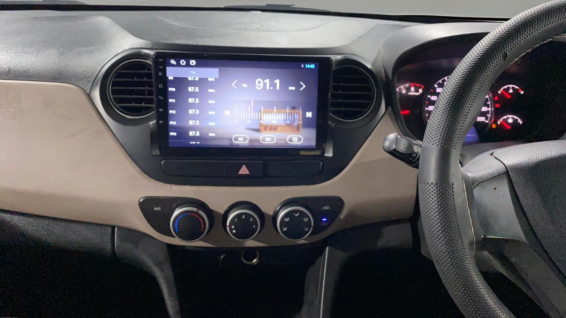View 2014 Hyundai Grand i10 1.1 Magna Diesel Image 17 Used 2014 Hyundai Grand i10 1.1 Magna Diesel Image 17