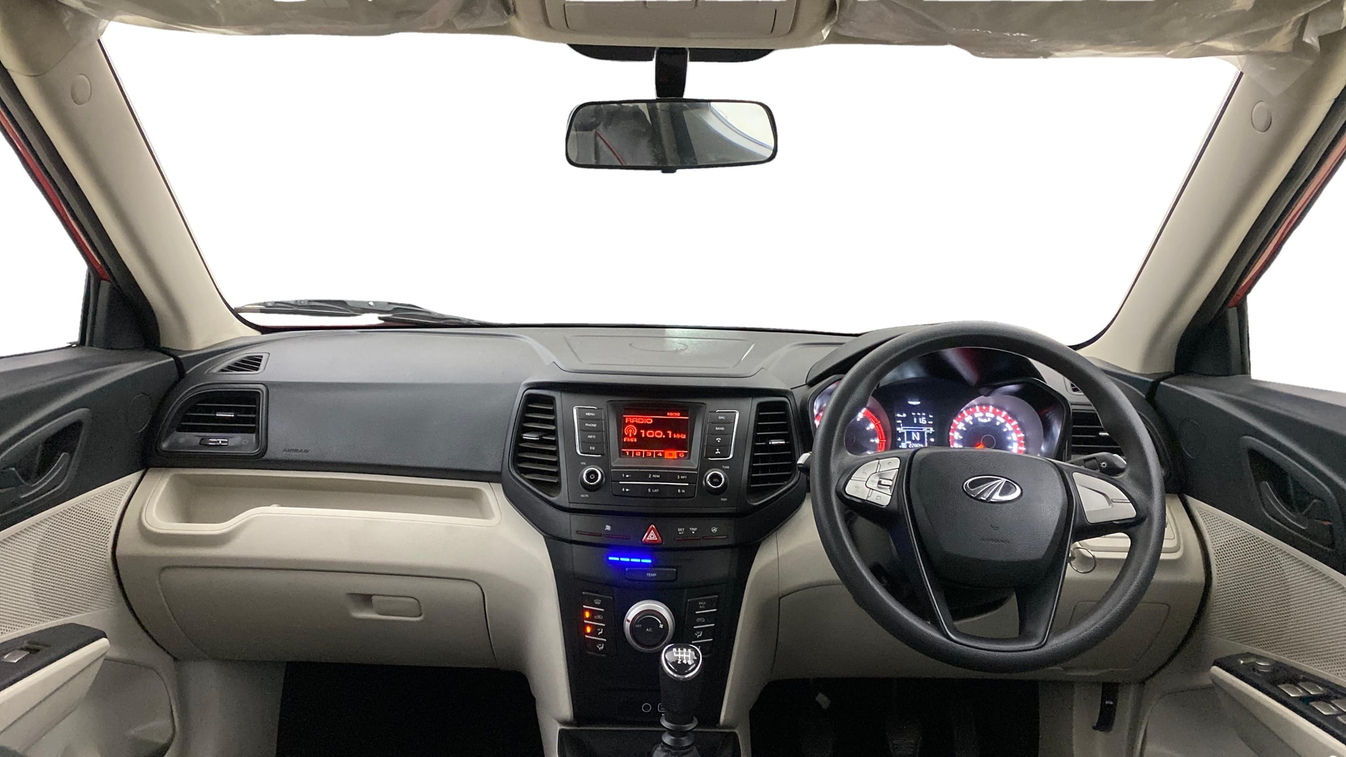View 2022 Mahindra XUV300 W4 Petrol BS IV Image 15 Used 2022 Mahindra XUV300 W4 Petrol BS IV Image 15