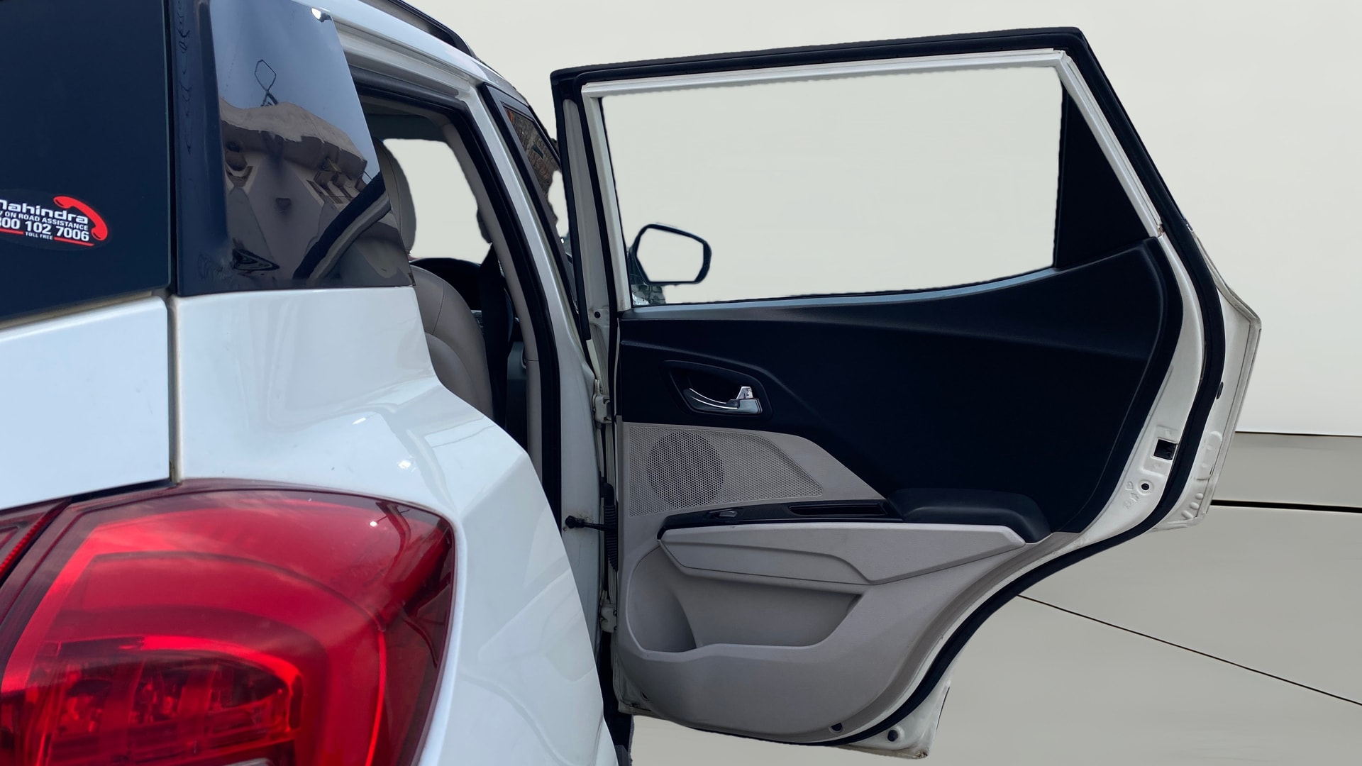 View 2019 Mahindra XUV300 W4 Petrol BS IV Image 8 Used 2019 Mahindra XUV300 W4 Petrol BS IV Image 8