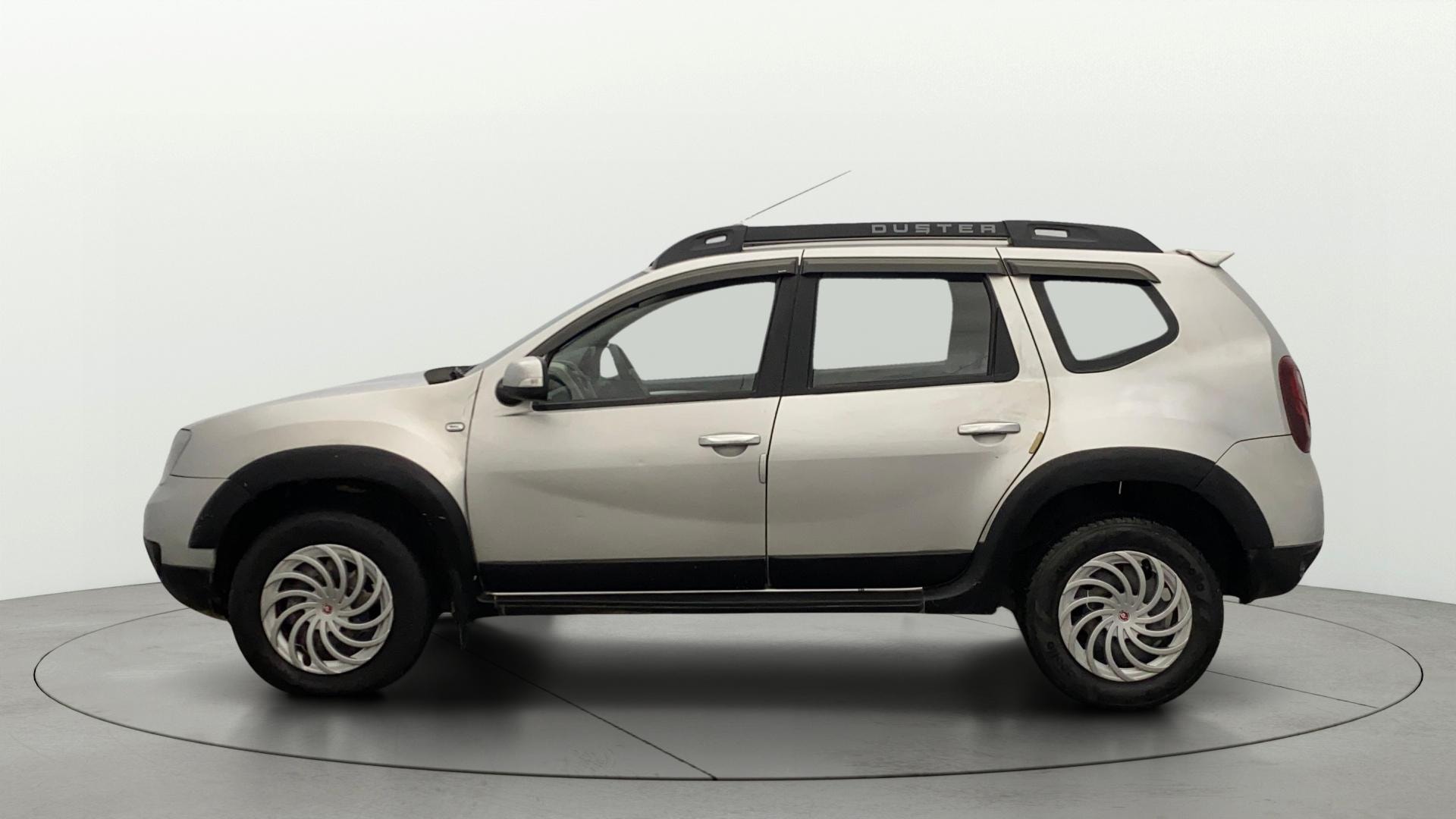 View 2015 Renault Duster Diesel 85PS STD Image 5 Used 2015 Renault Duster Diesel 85PS STD Image 5
