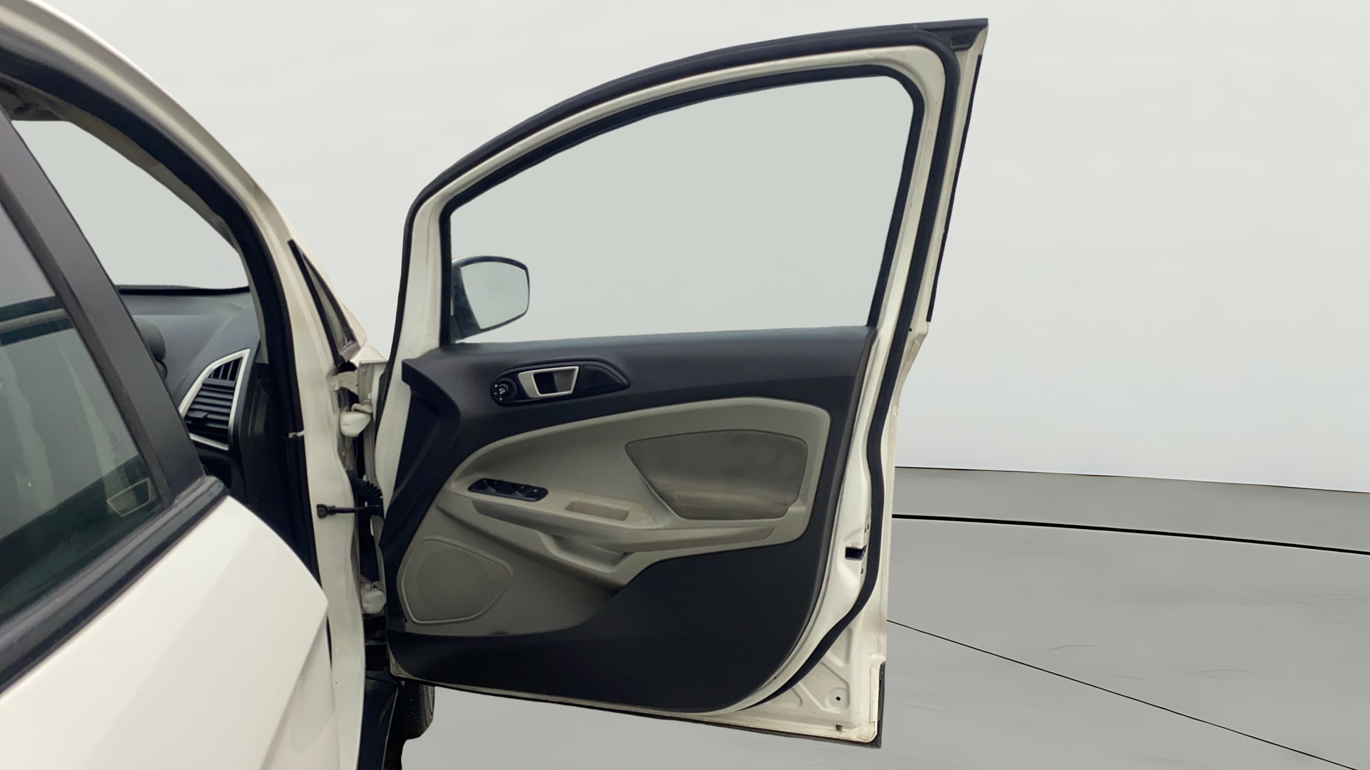 View 2016 Ford EcoSport 1.5 TDCi Diesel Ambiente BS IV Image 45 Used 2016 Ford EcoSport 1.5 TDCi Diesel Ambiente BS IV Image 45