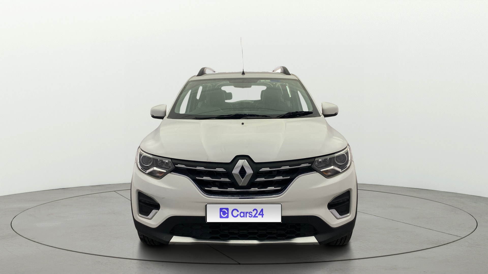 View 2021 Renault Triber RXZ AMT Image 1 Used 2021 Renault Triber RXZ AMT Image 1