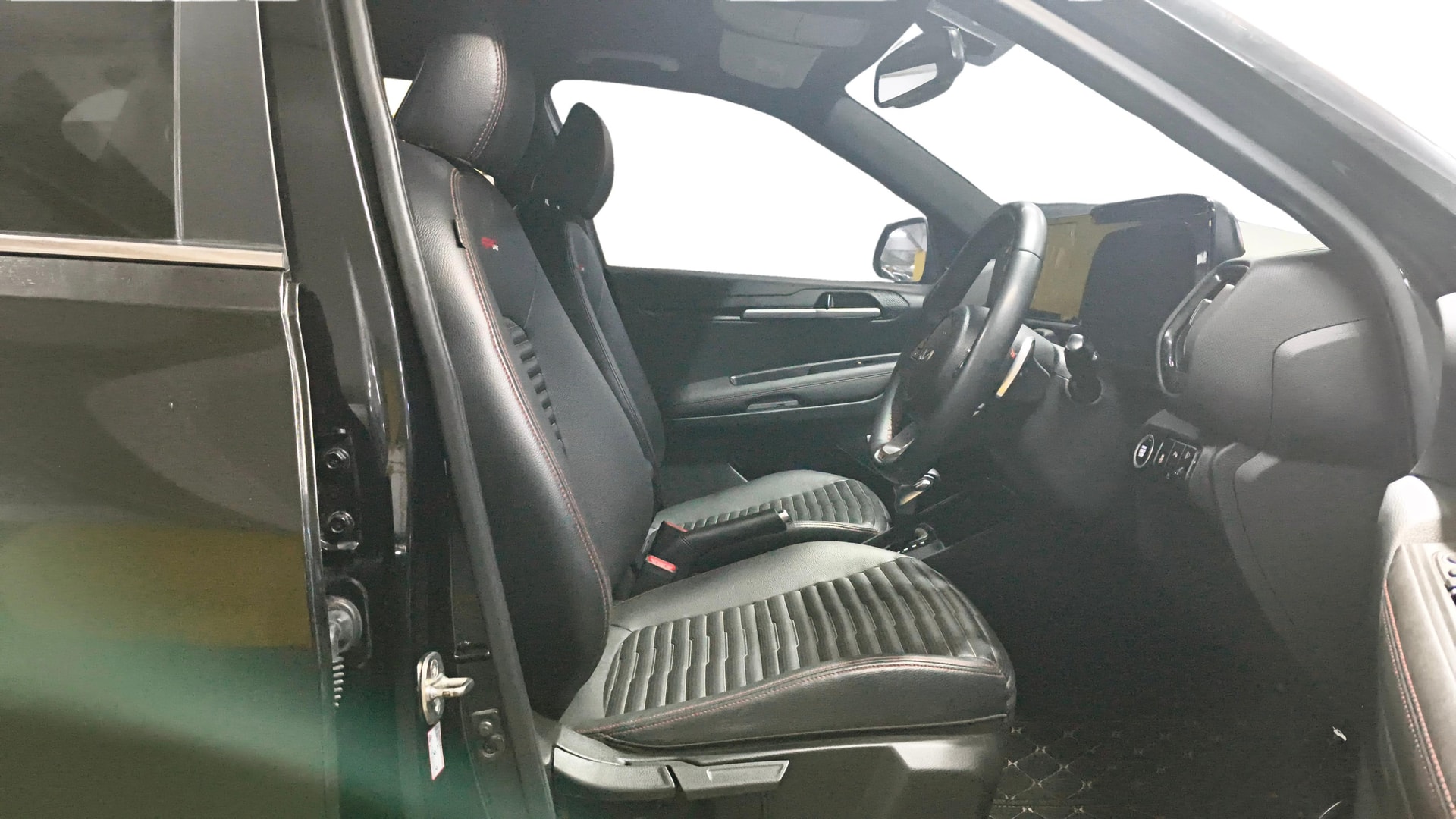 View 2023 Kia Sonet GTX Plus DCT Petrol Image 28 Used 2023 Kia Sonet GTX Plus DCT Petrol Image 28