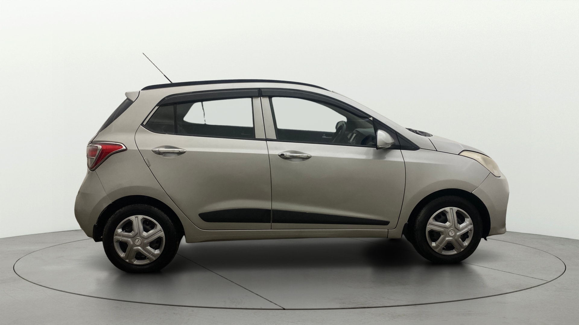 View 2017 Hyundai Grand i10 1.2 Sportz(O) Petrol Image 9 Used 2017 Hyundai Grand i10 1.2 Sportz(O) Petrol Image 9