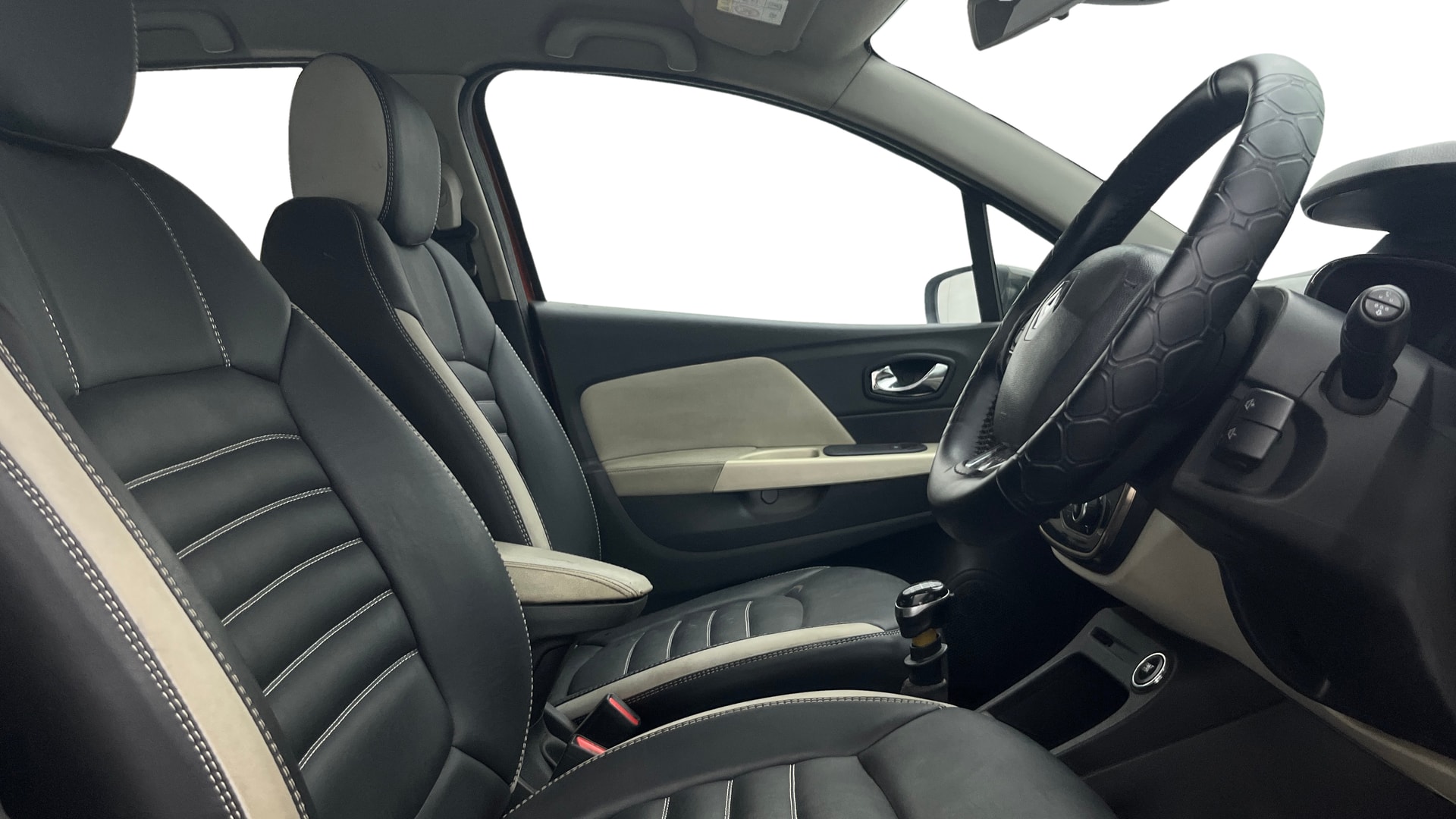 View 2017 Renault Captur Platine Mono Diesel Image 18 Used 2017 Renault Captur Platine Mono Diesel Image 18