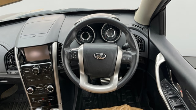 View Mahindra XUV500 Image 14 Used Mahindra XUV500 Image 14