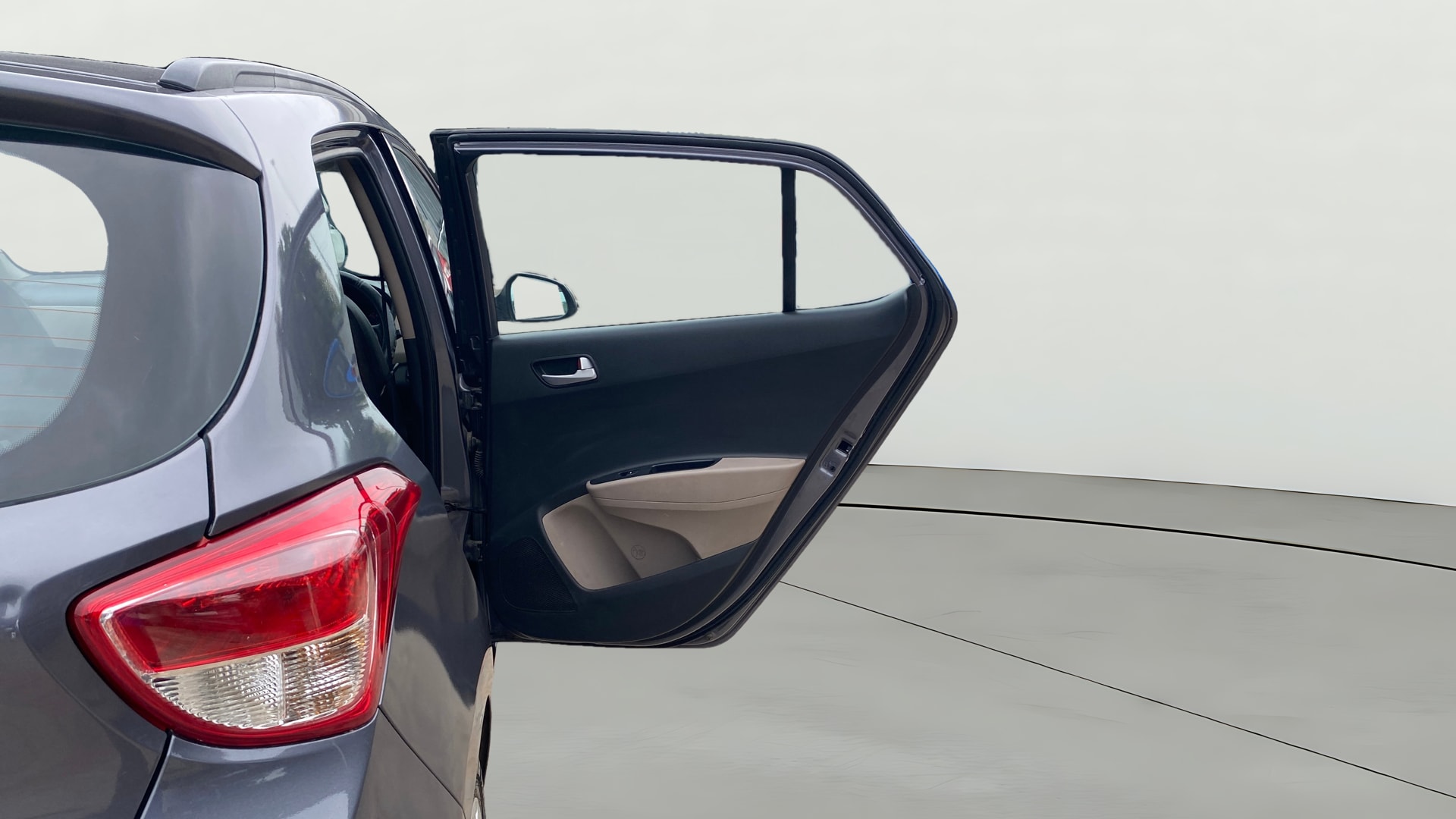 View 2016 Hyundai Grand i10 Sportz 1.2 Kappa Image 8 Used 2016 Hyundai Grand i10 Sportz 1.2 Kappa Image 8