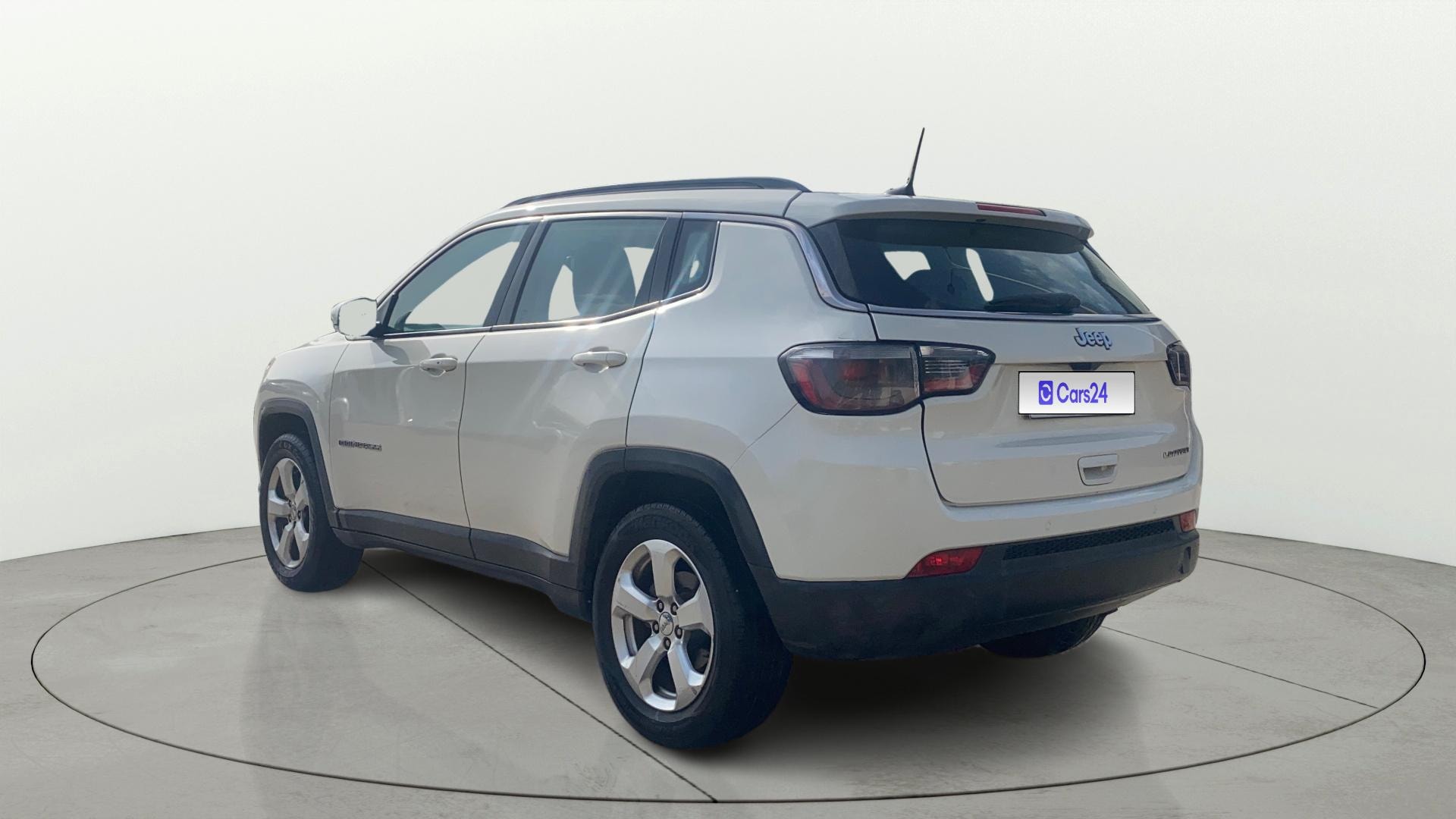 View 2018 Jeep Compass Limited 1.4 Multi AIR Petrol DDCT AT BS IV Image 2 Used 2018 Jeep Compass Limited 1.4 Multi AIR Petrol DDCT AT BS IV Image 2