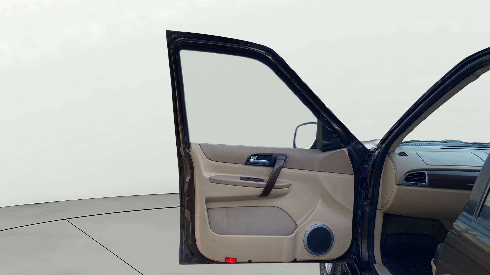 View 2013 Tata Aria Pleasure 4x2 BS4 Image 31 Used 2013 Tata Aria Pleasure 4x2 BS4 Image 31